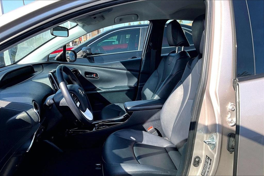 Used 2019 Toyota Prius Prime Premium FWD image 14