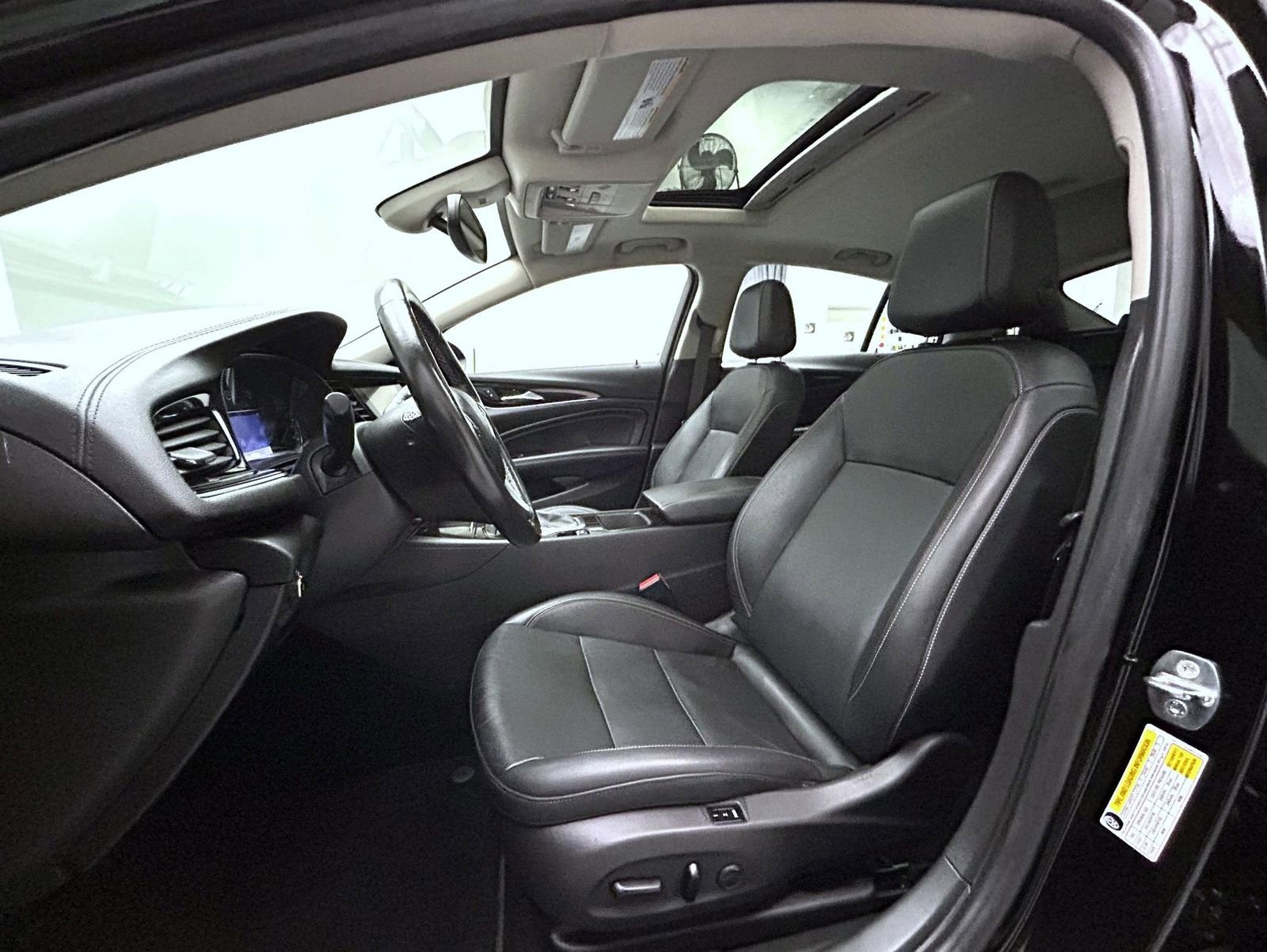 Used 2018 Buick Regal Essence w/ Driver Confidence Package #1 image 10