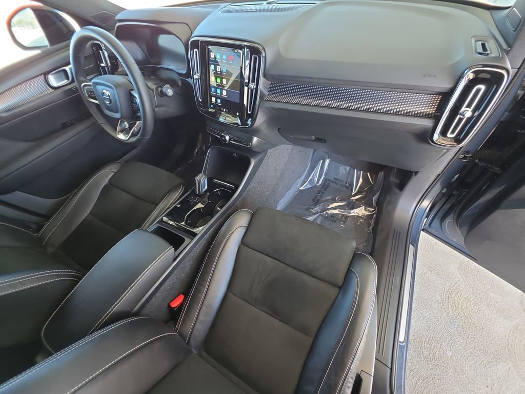Used 2022 Volvo XC40 P8 Recharge Plus image 29