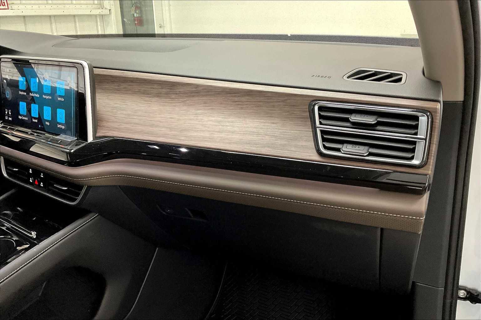 New 2025 Volkswagen Atlas SEL image 28