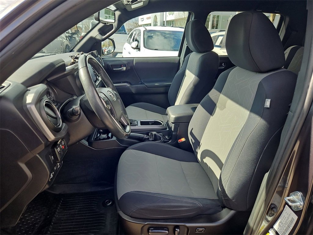 Used 2021 Toyota Tacoma TRD Off-Road image 12