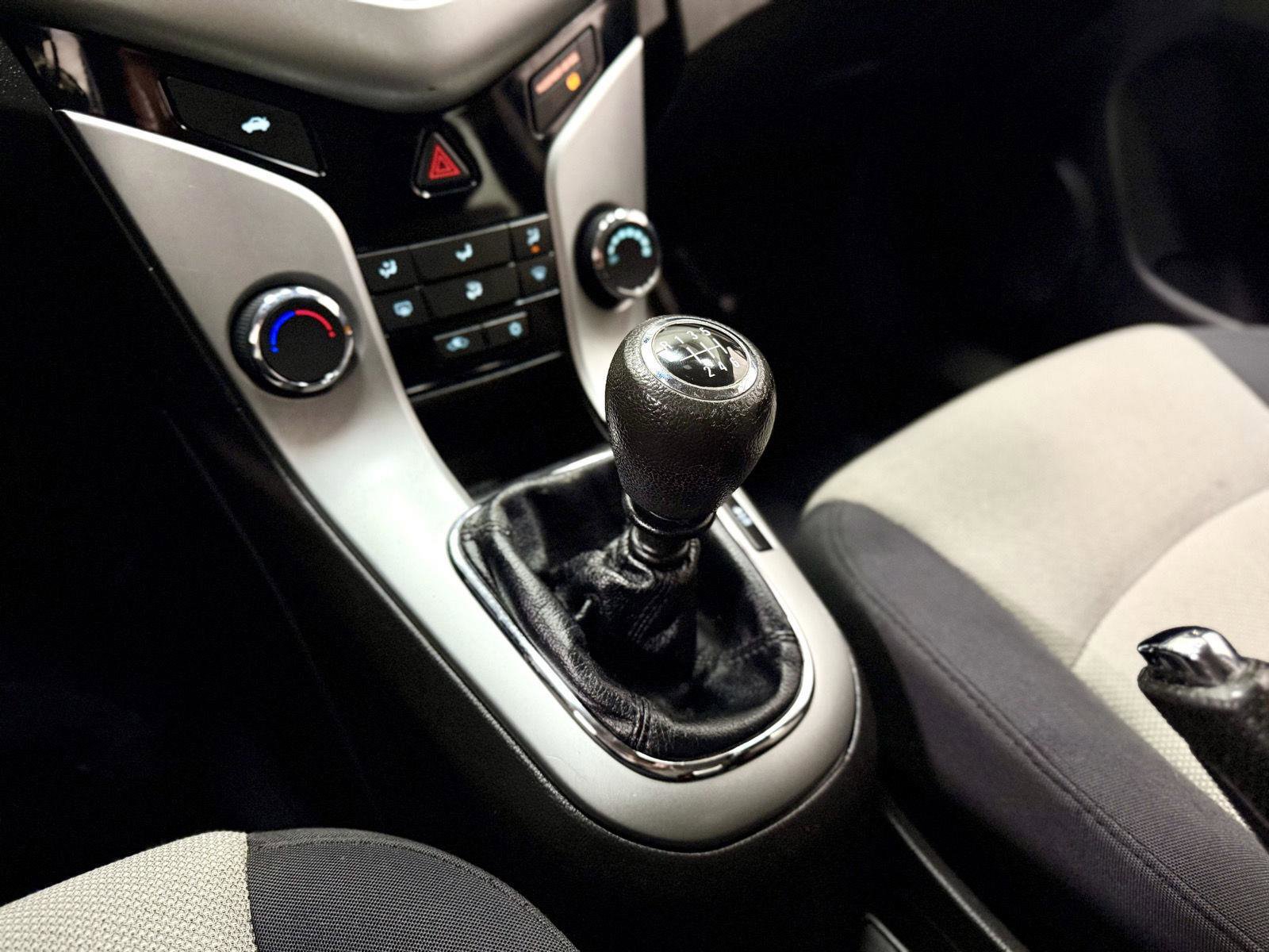 Used 2015 Chevrolet Cruze LS FWD image 19