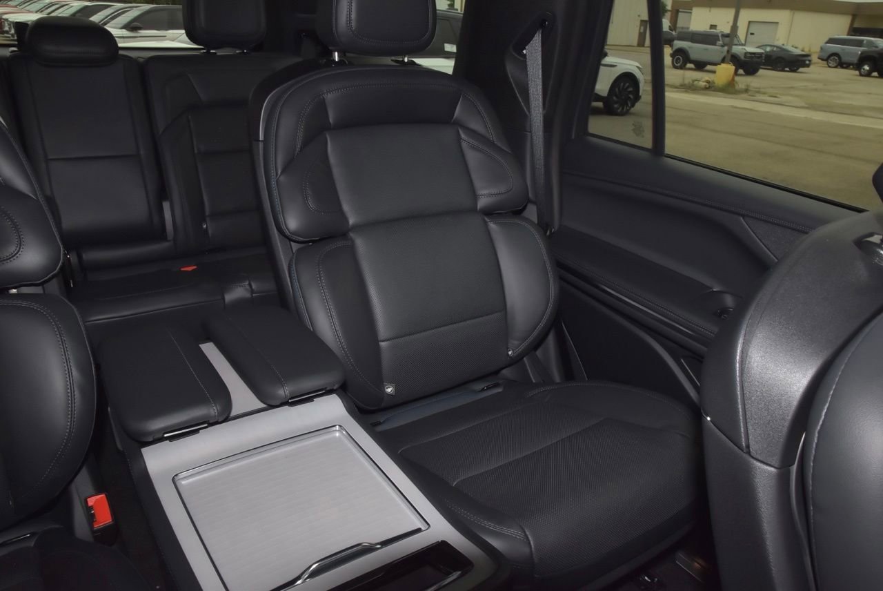 New 2026 Lincoln Navigator Reserve AWD/4WD image 23