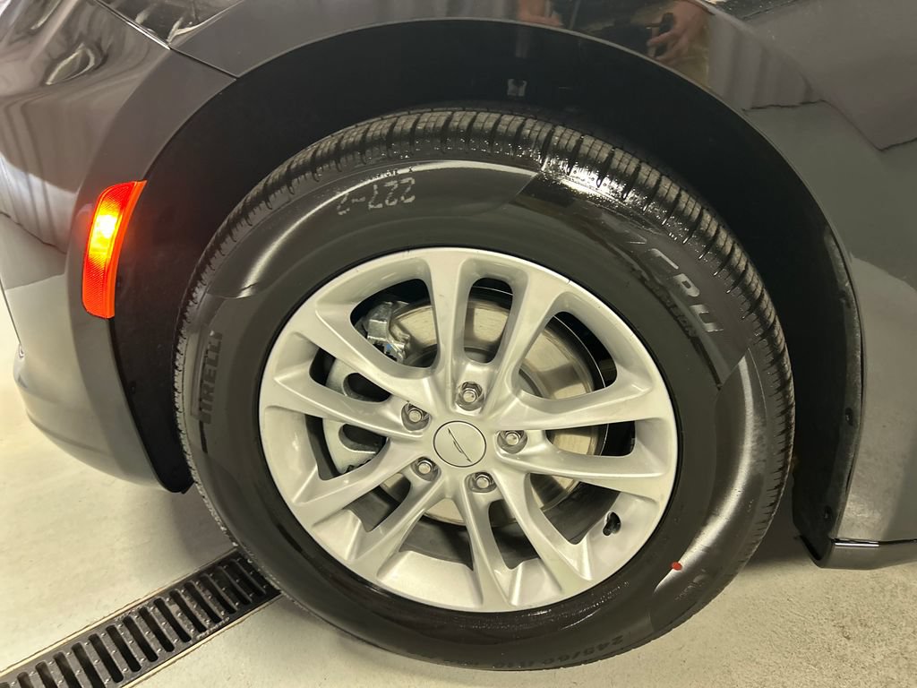 New 2027 Chrysler Pacifica Select FWD image 9