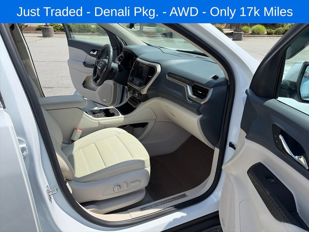 Used 2023 GMC Acadia Denali w/ Denali Technology Package AWD/4WD image 16