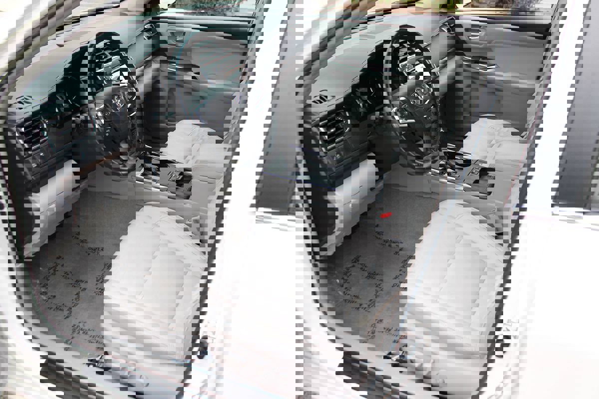 Used 2015 Toyota Camry XLE FWD image 13