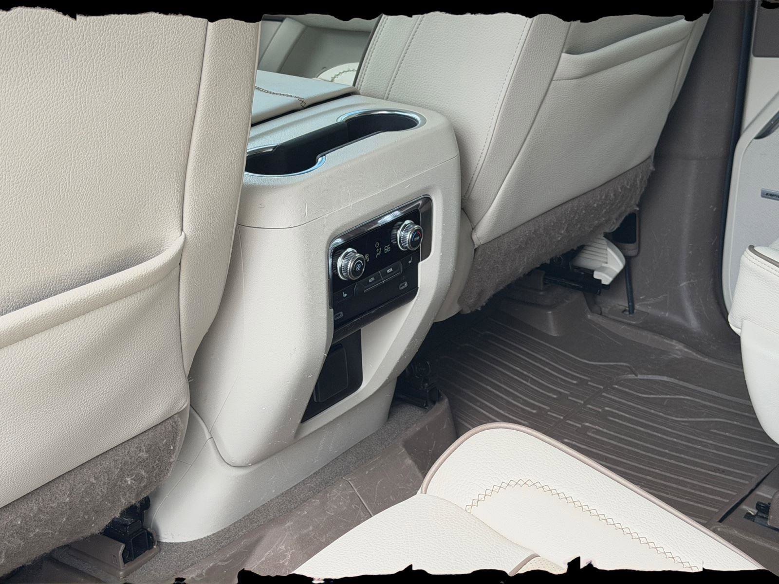 Used 2022 GMC Yukon XL Denali w/ Denali Premium Package RWD image 40