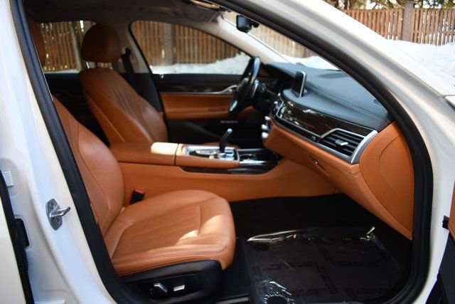 Used 2018 BMW 740i xDrive image 25