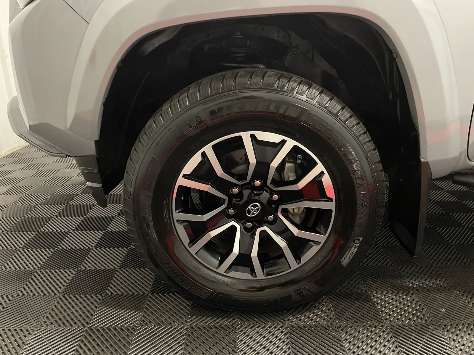 Used 2020 Toyota Tacoma TRD Sport w/ Technology Package image 10