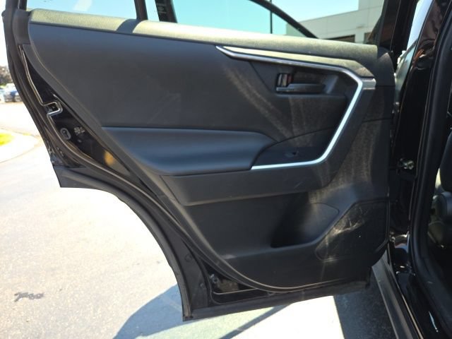 Used 2022 Toyota RAV4 LE AWD/4WD image 12