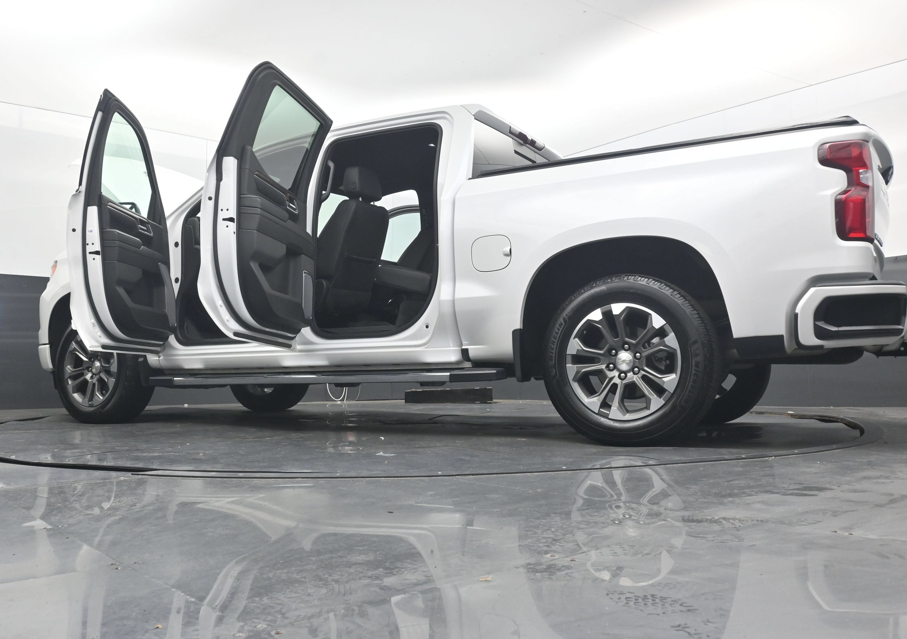 Used 2024 Chevrolet Silverado 1500 High Country w/ Z71 Off-Road Package AWD/4WD image 47