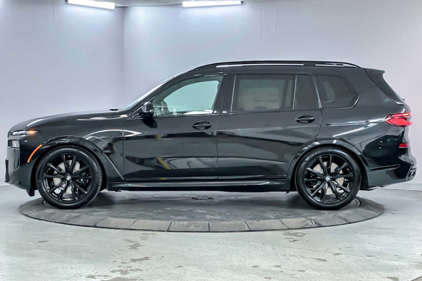 New 2026 BMW X7 M60i image 5