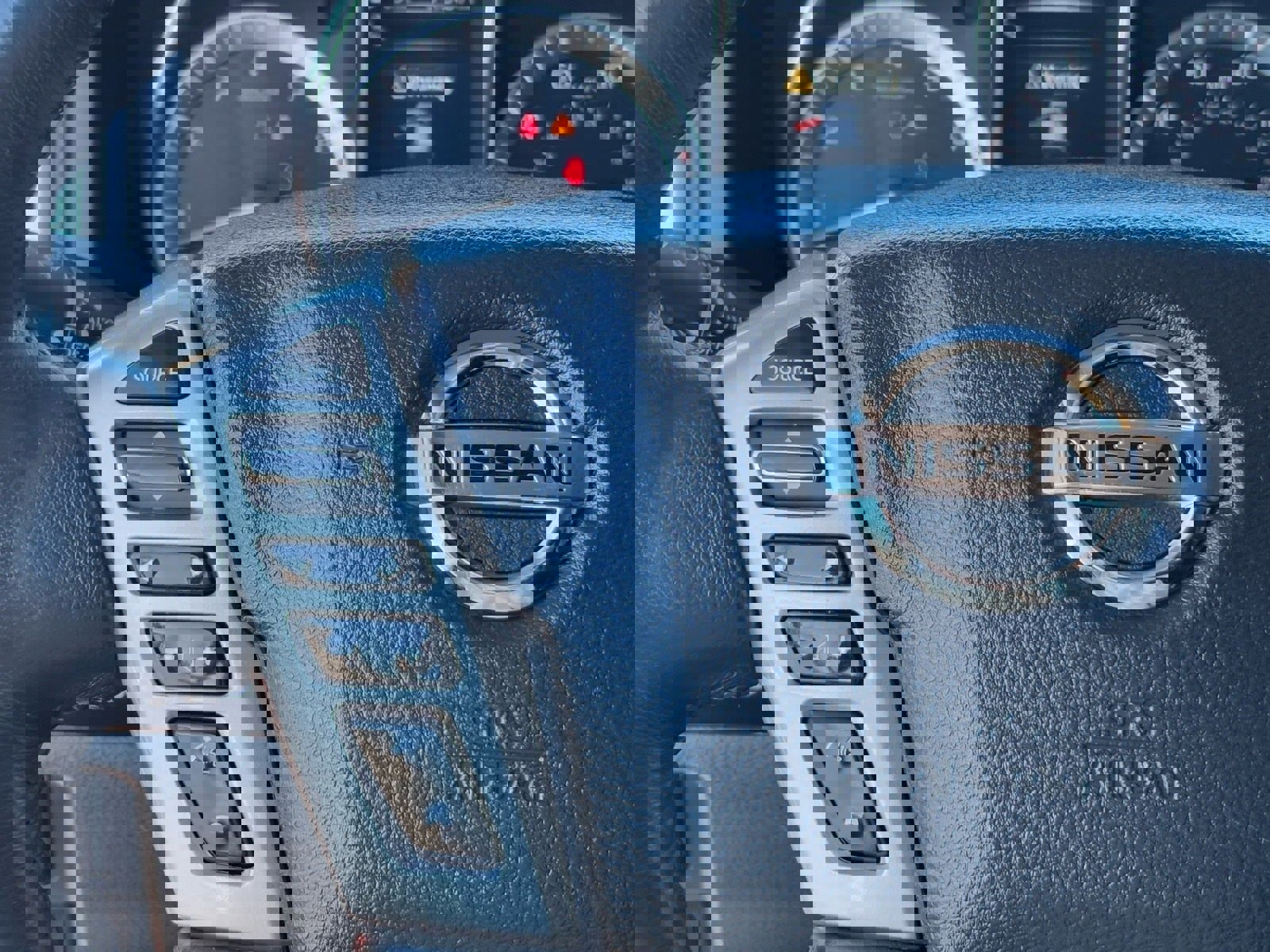 Used 2018 Nissan Titan SV w/ SV Convenience Package image 19