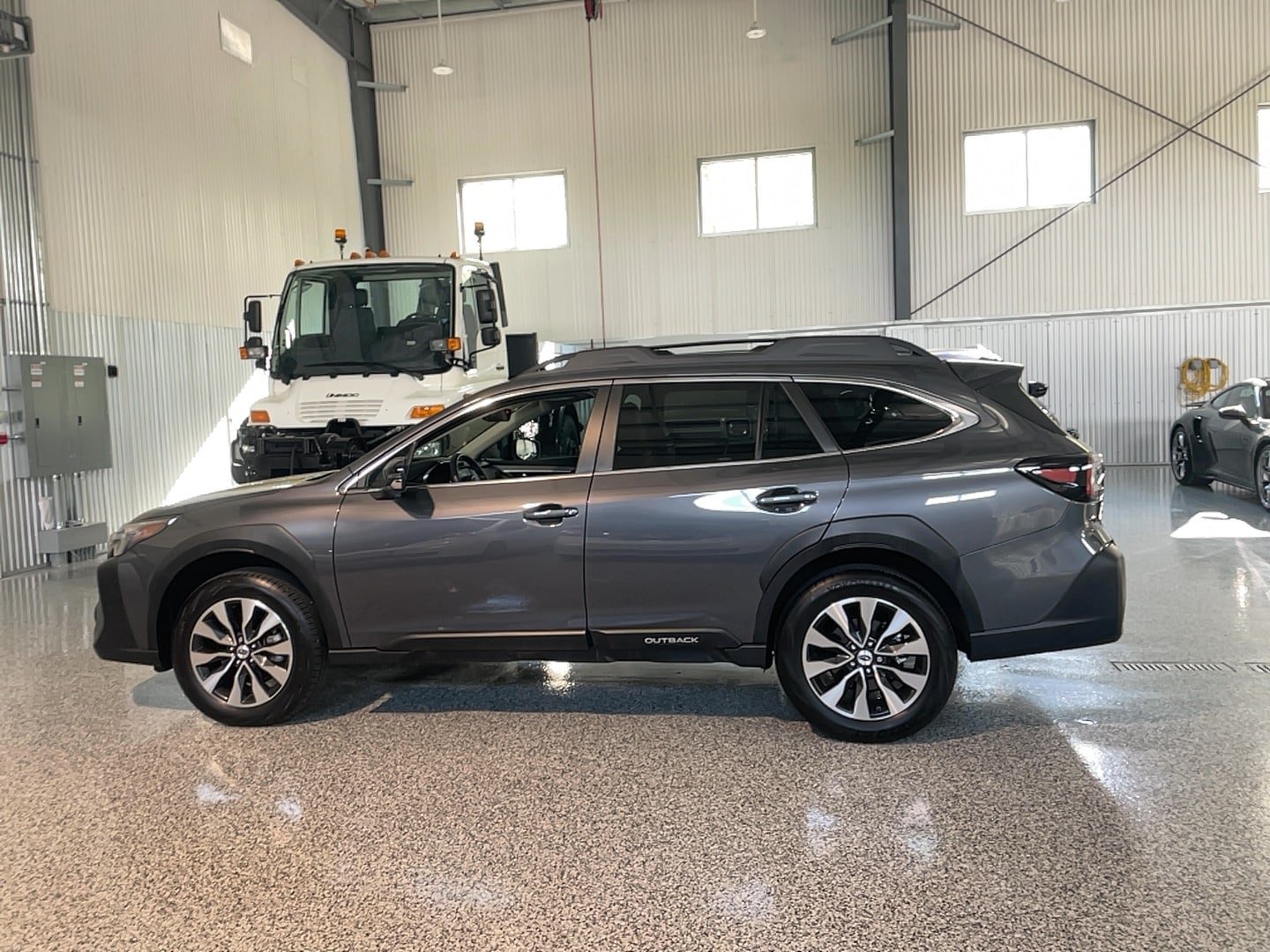 Used 2025 Subaru Outback Limited AWD/4WD image 4