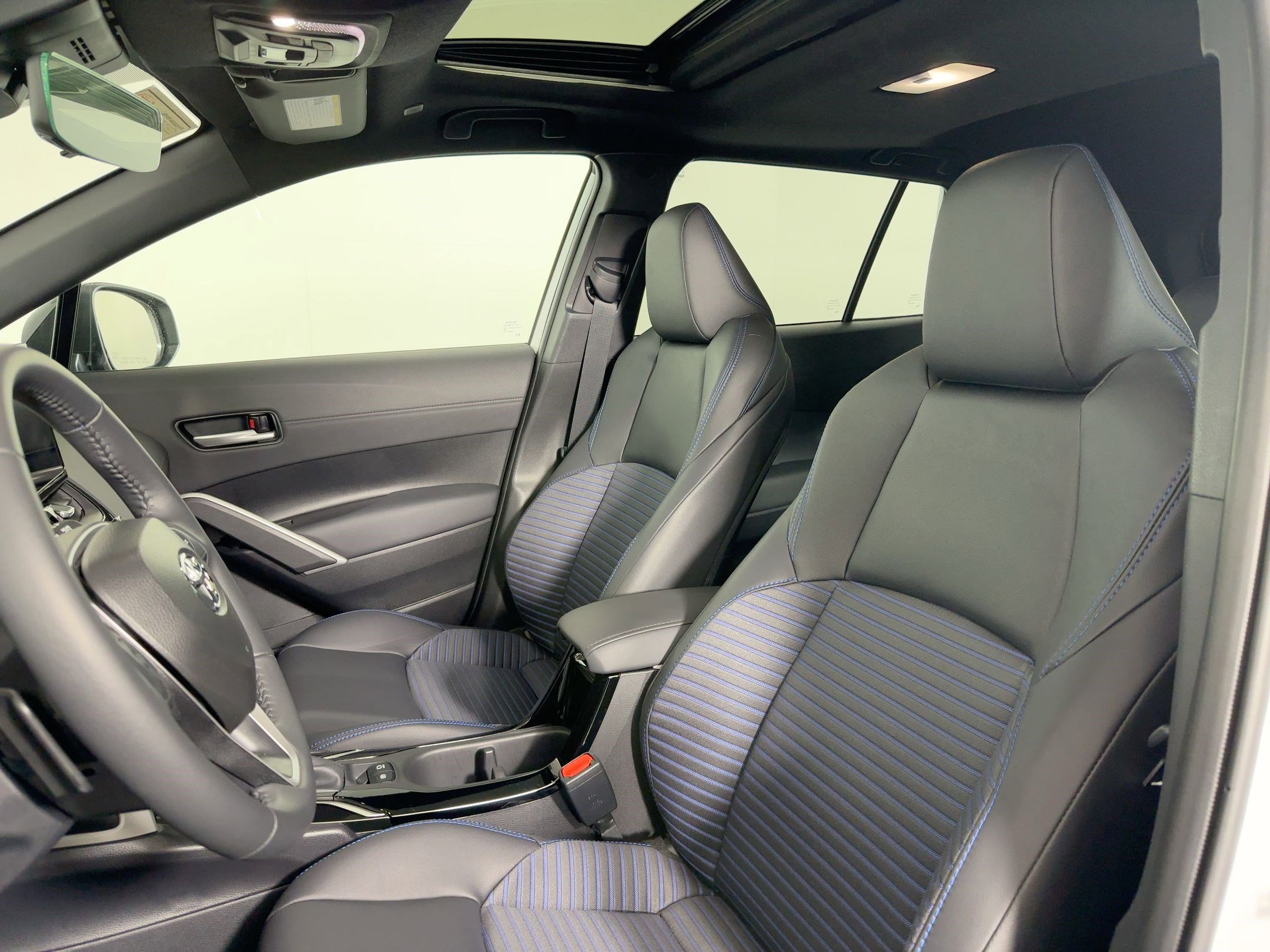 Used 2025 Toyota Corolla Cross AWD Hybrid image 22