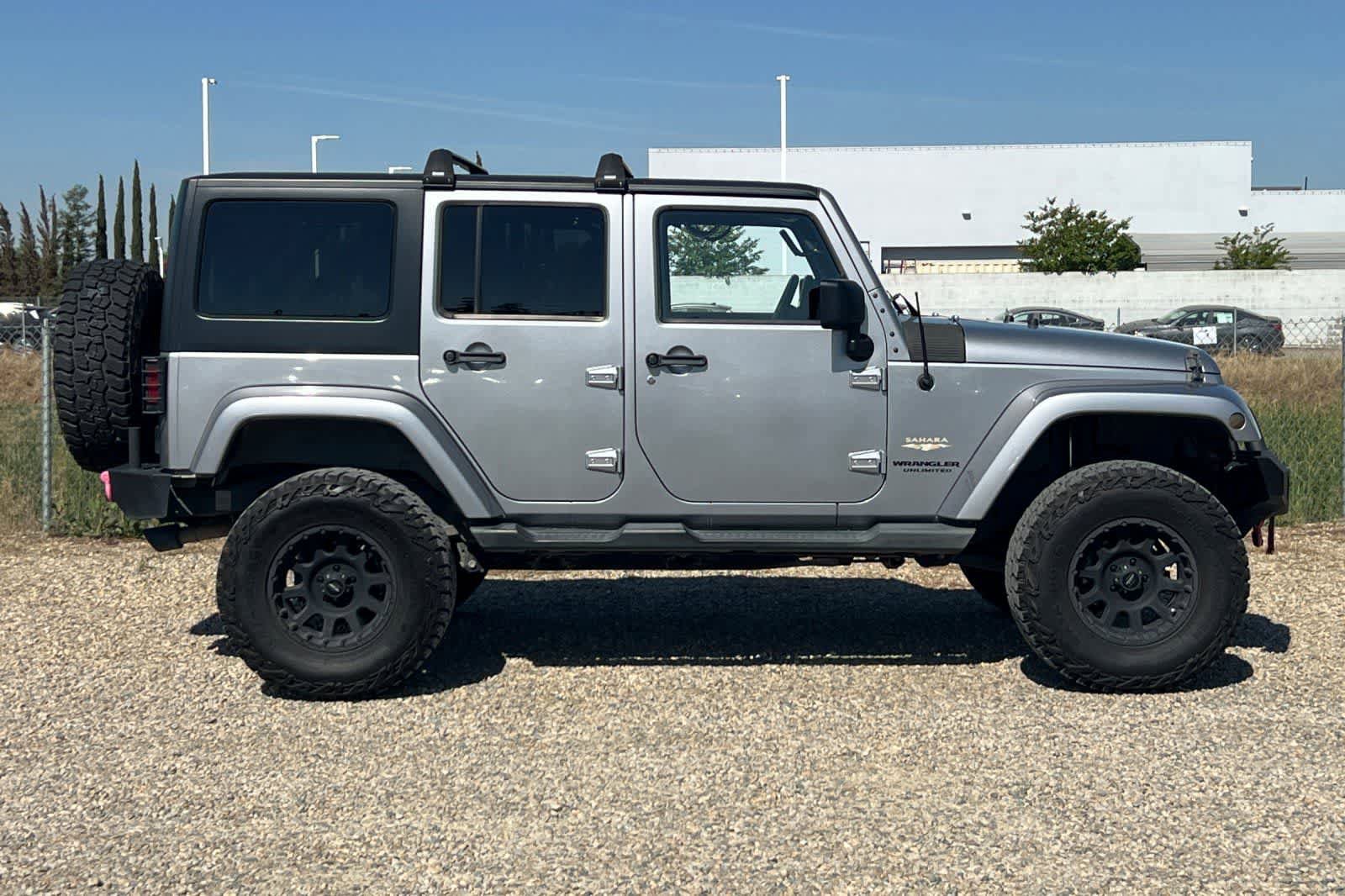 Used 2014 Jeep Wrangler Unlimited Sahara w/ Connectivity Group AWD/4WD image 9