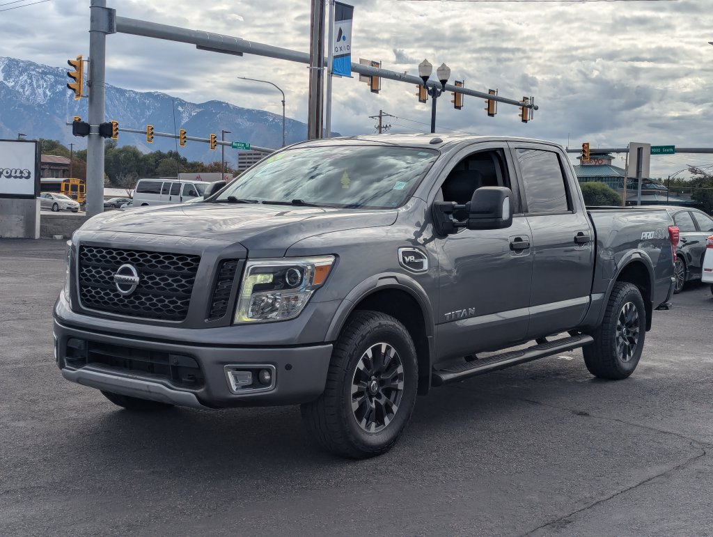 Used 2017 Nissan Titan PRO-4X AWD/4WD image 10