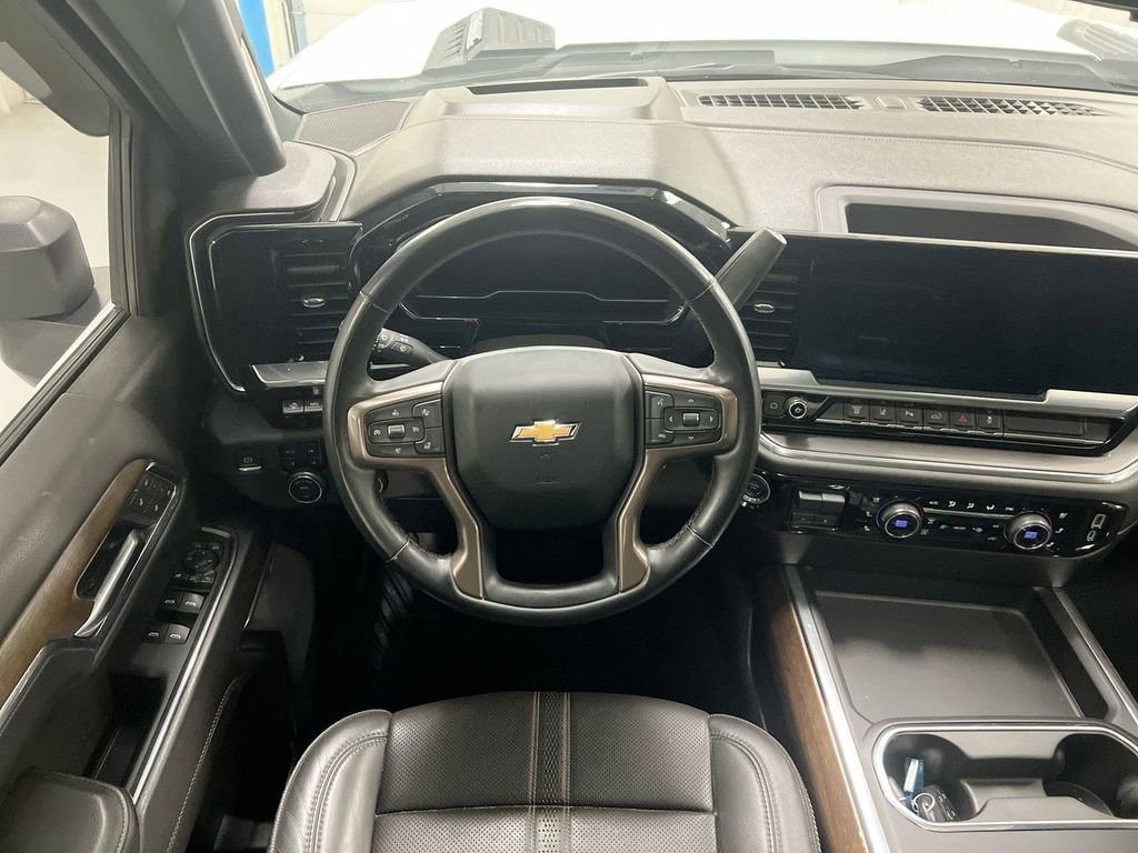 Used 2024 Chevrolet Silverado 3500 High Country w/ High Country Premium Package AWD/4WD image 14