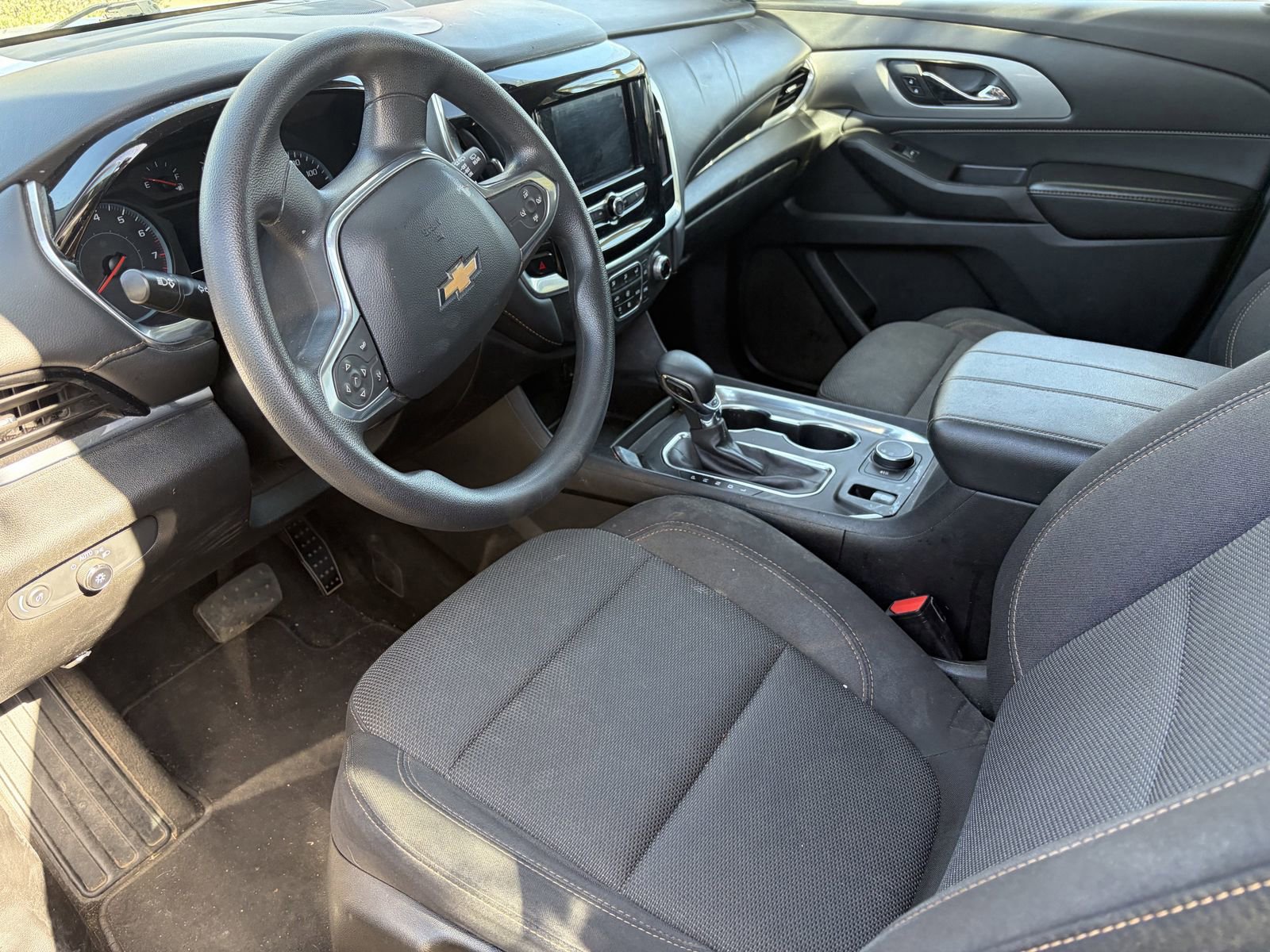 Used 2021 Chevrolet Traverse LS FWD image 10