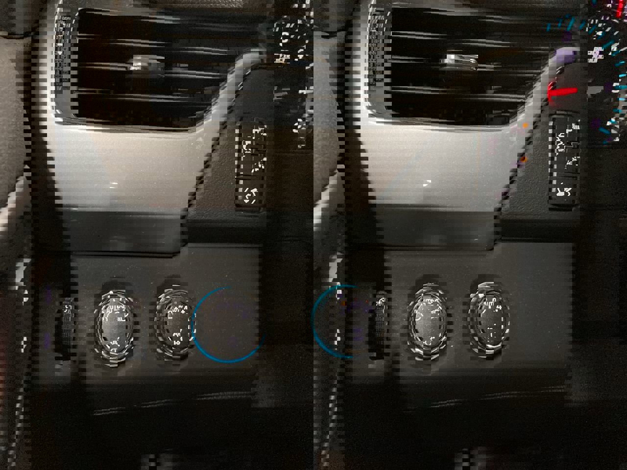 Used 2018 Chevrolet Suburban LT image 13