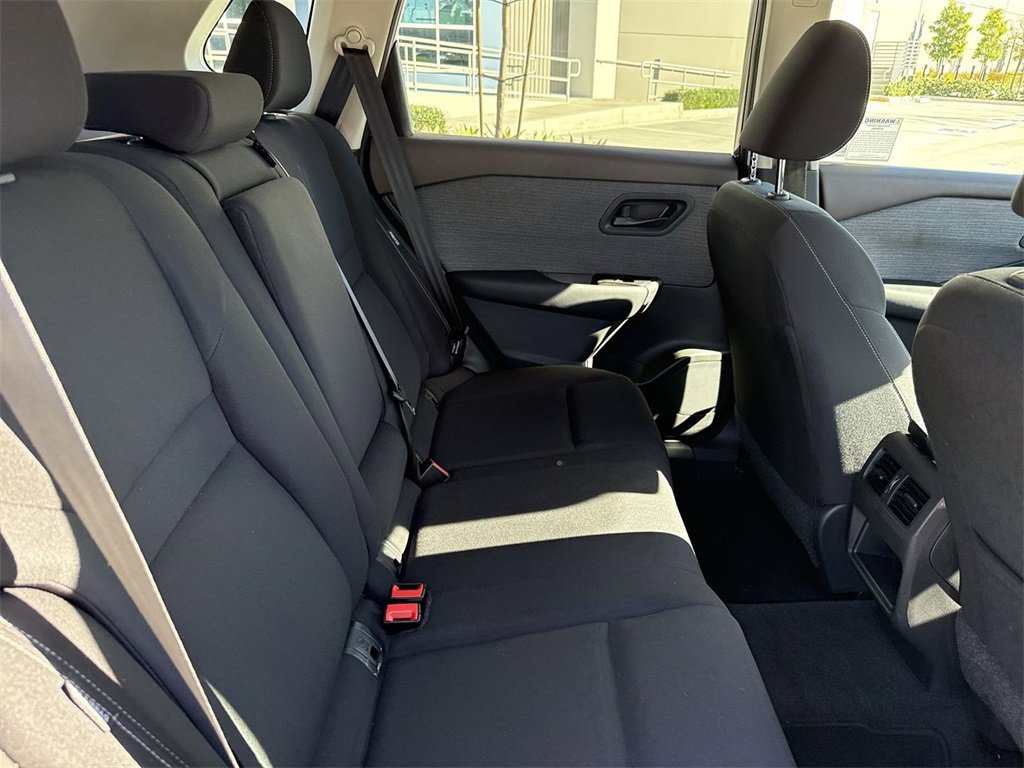 Used 2023 Nissan Rogue S image 24