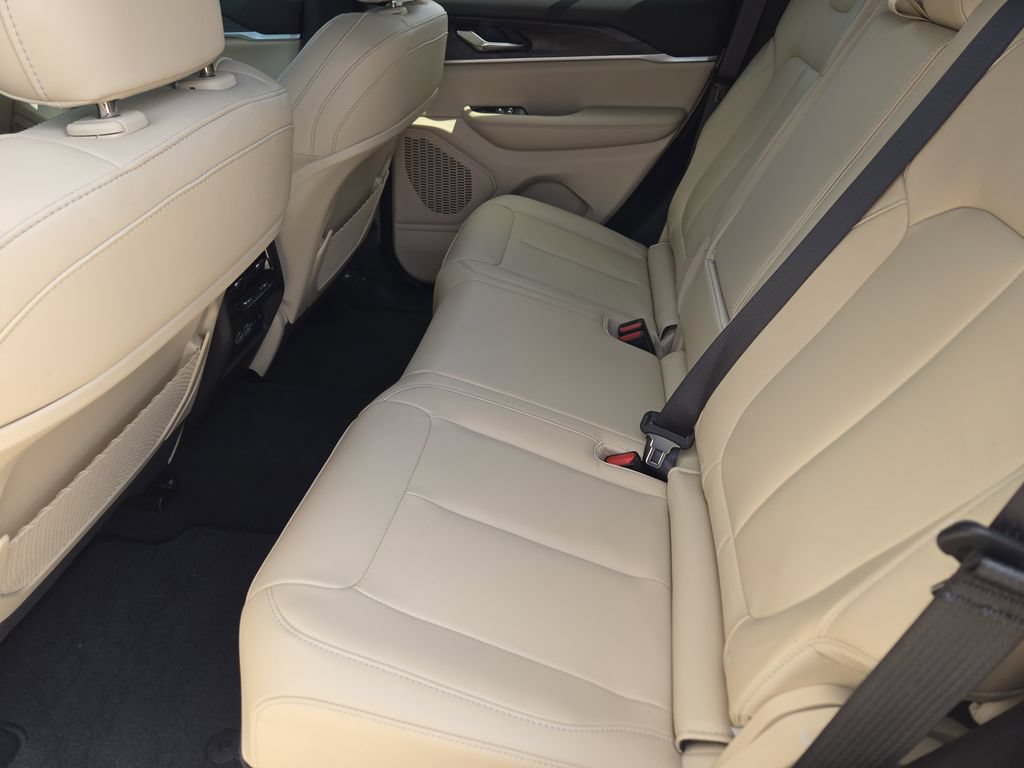 Used 2024 Jeep Grand Cherokee Limited AWD/4WD image 20