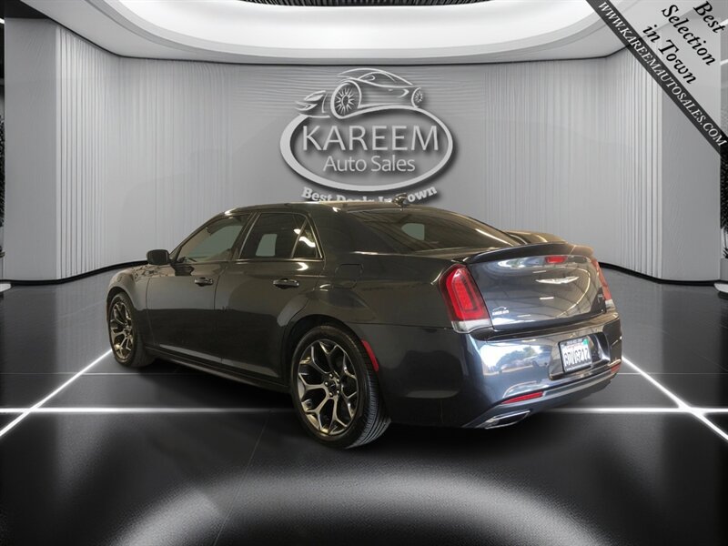 Used 2018 Chrysler 300 S w/ 300S Premium Group RWD image 7
