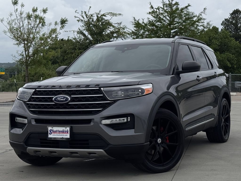 Used 2022 Ford Explorer XLT w/ Equipment Group 202A image 2