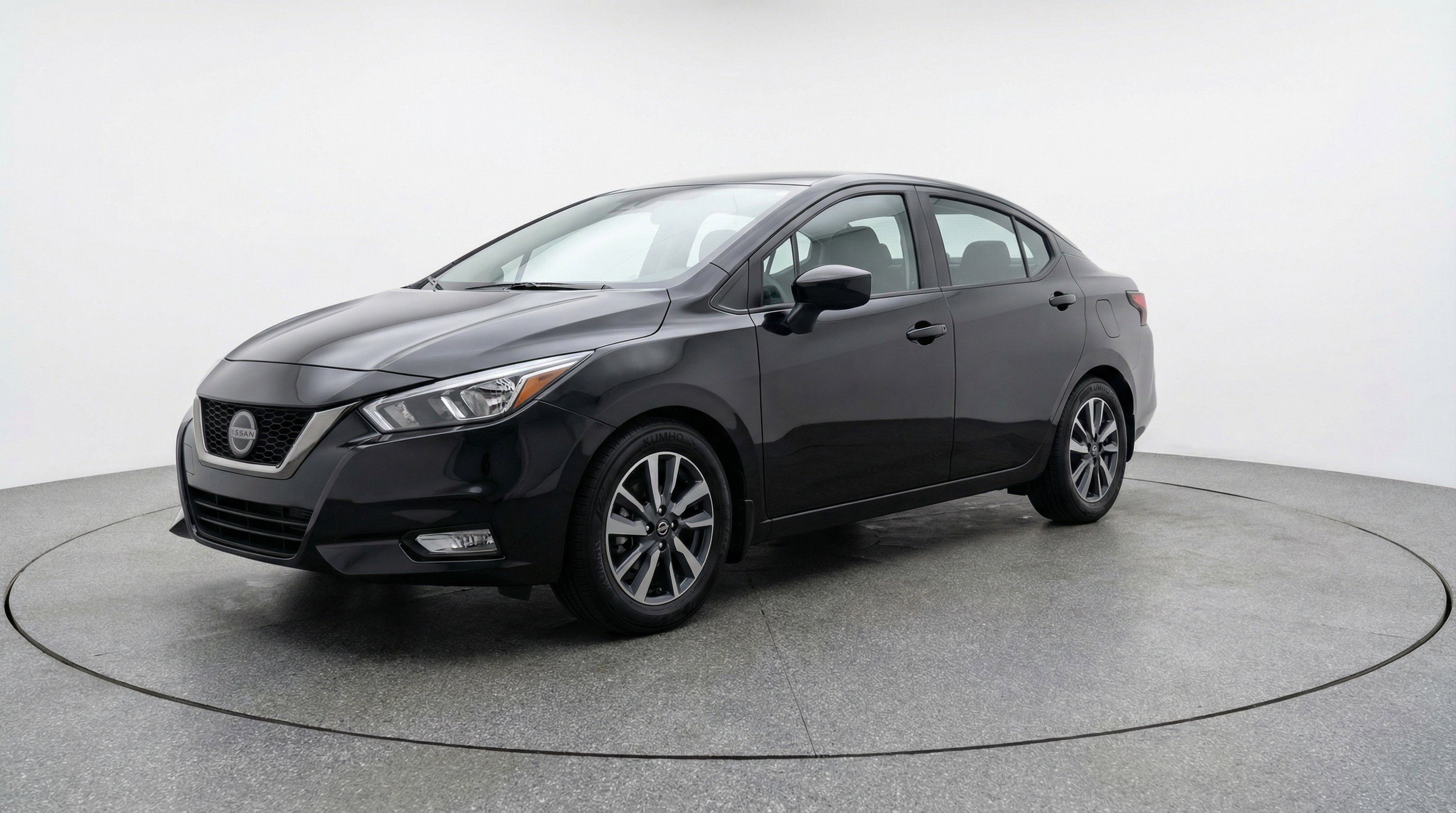 Used 2025 Nissan Versa SV image 3