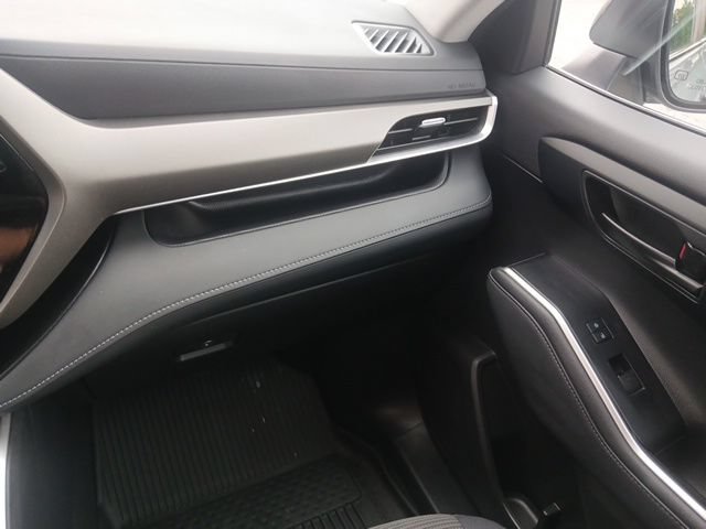 Used 2023 Toyota Highlander LE FWD image 31