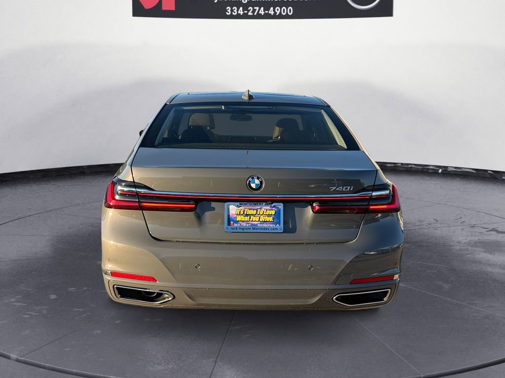 Used 2022 BMW 740i w/ Premium Package image 4