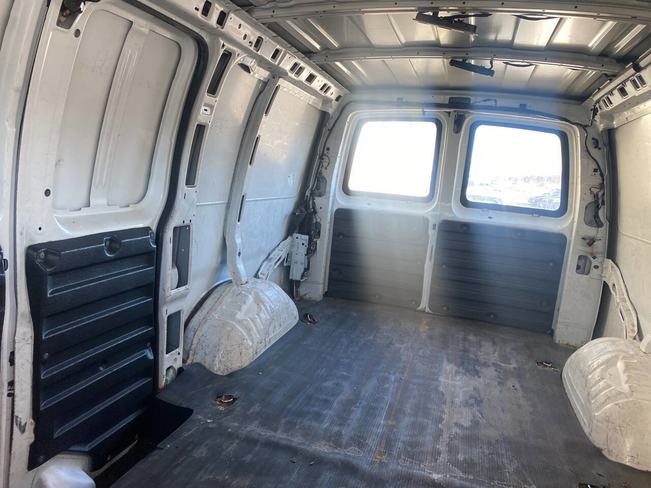 Used 2017 Chevrolet Express 2500 image 21