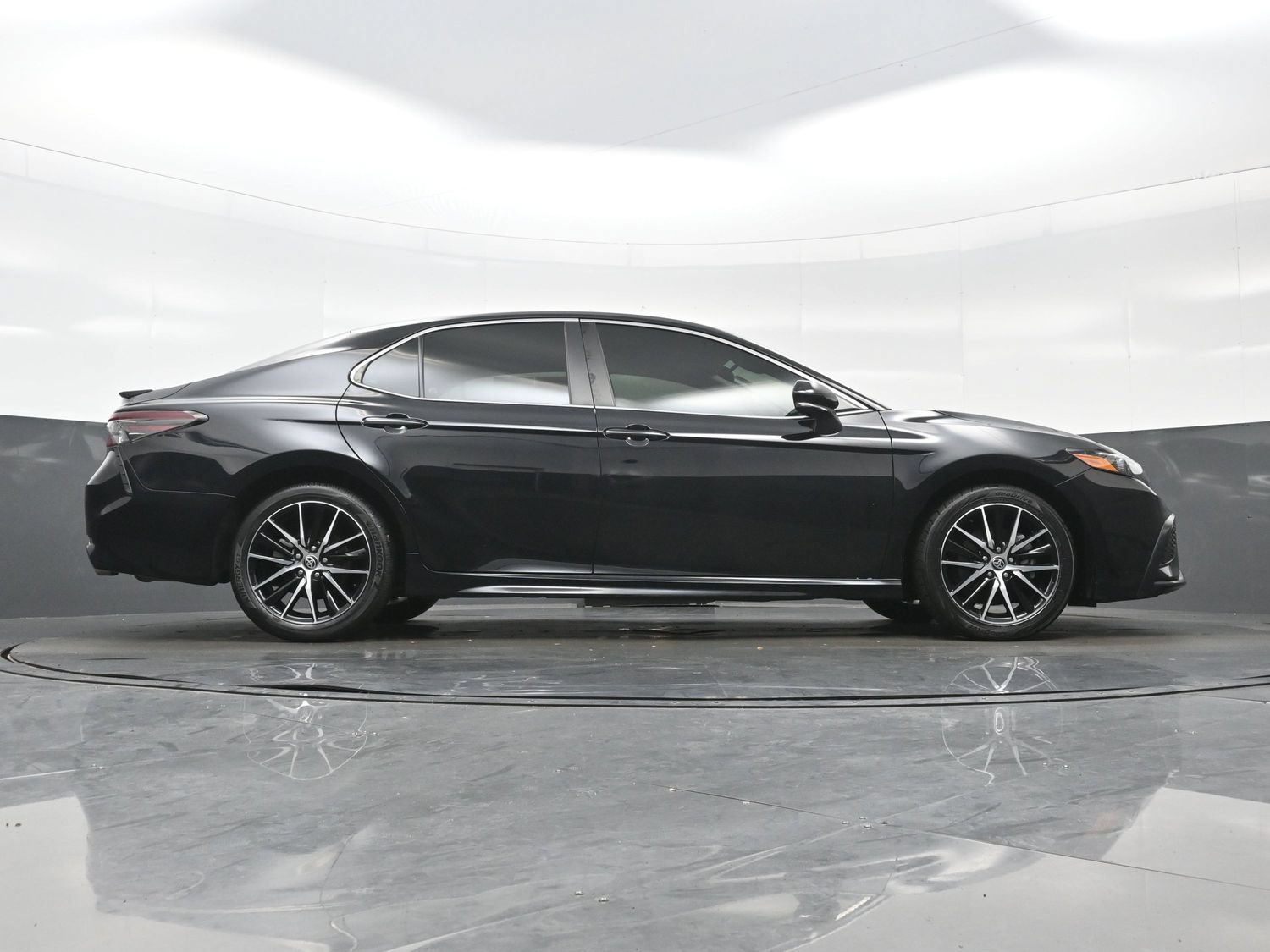 Used 2024 Toyota Camry SE FWD image 33