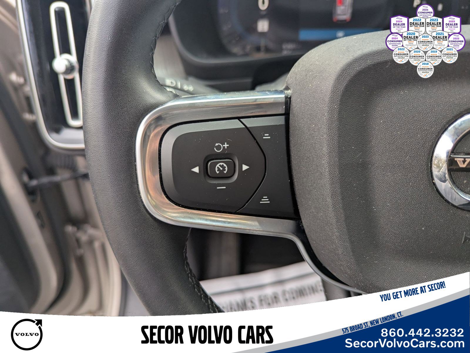 Certified 2023 Volvo XC40 B5 Plus AWD/4WD image 18