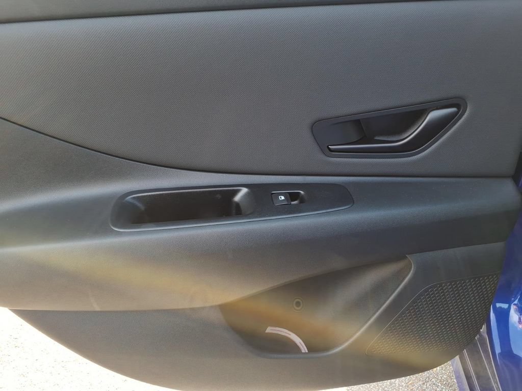 New 2025 Hyundai Elantra Sport FWD image 9