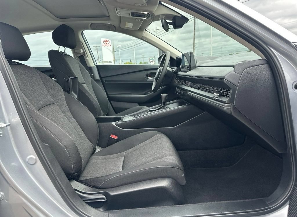 Used 2025 Honda Accord SE image 12
