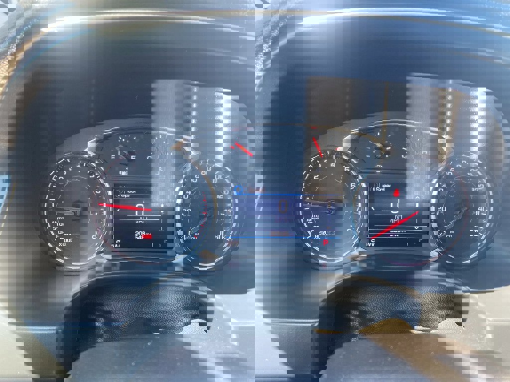 Used 2023 GMC Acadia SLE image 2