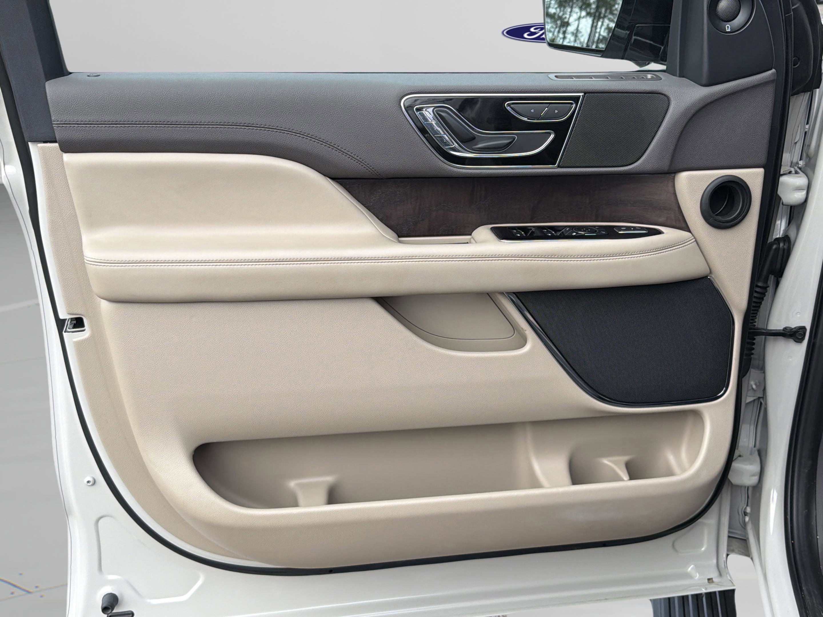 Used 2024 Lincoln Navigator Premiere image 42