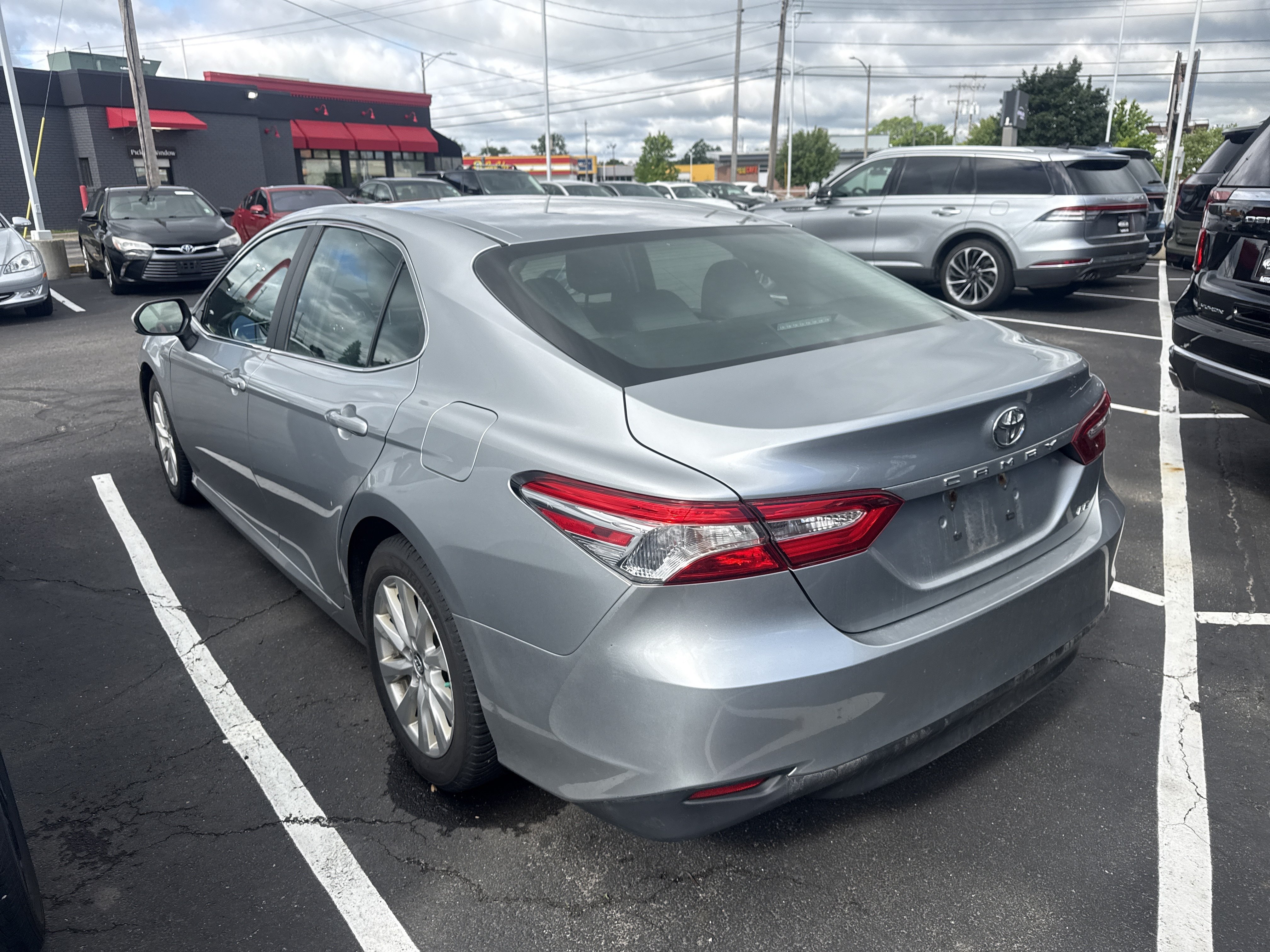 Used 2018 Toyota Camry LE FWD image 3