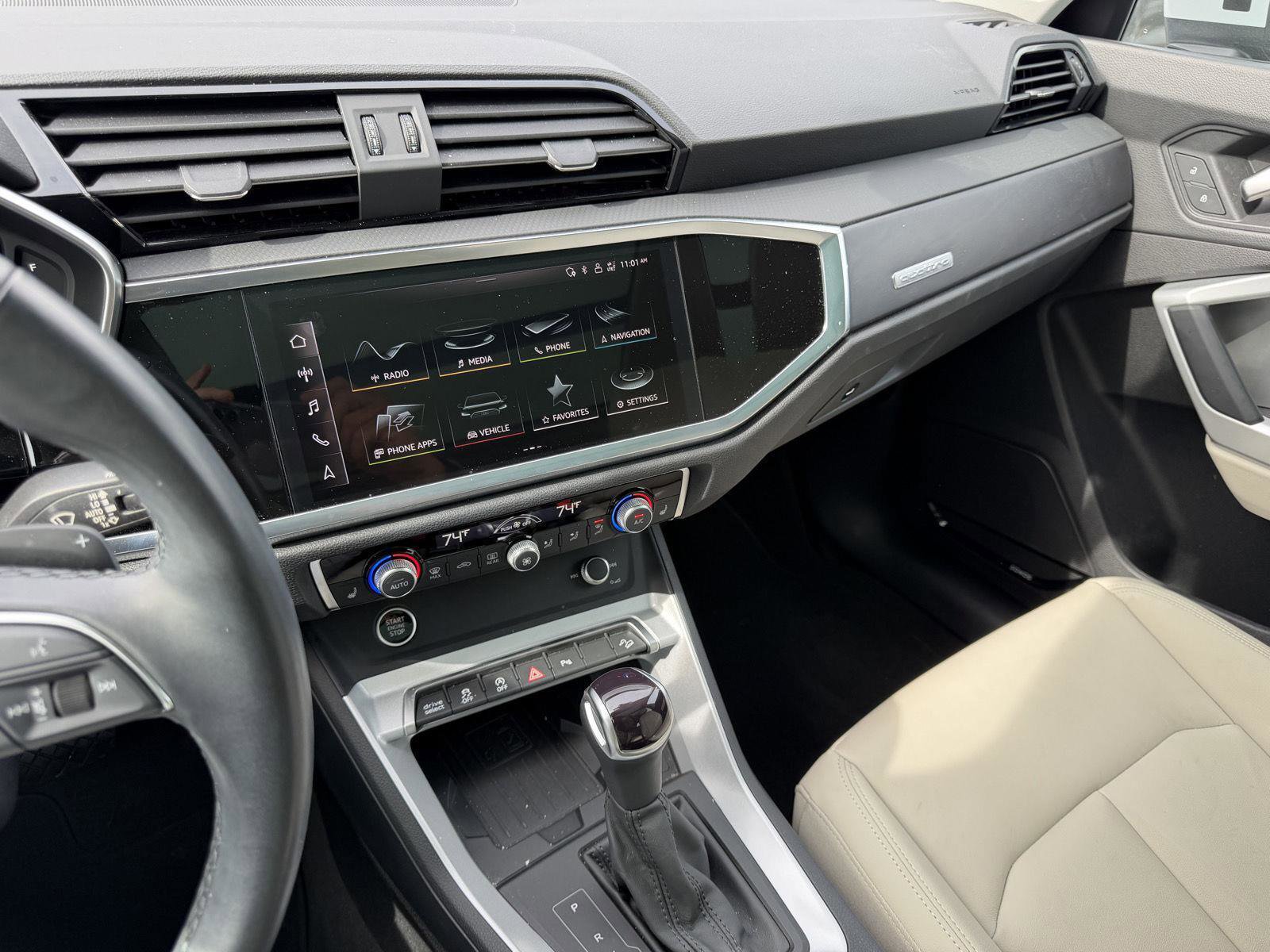 Used 2024 Audi Q3 2.0T Premium Plus image 17