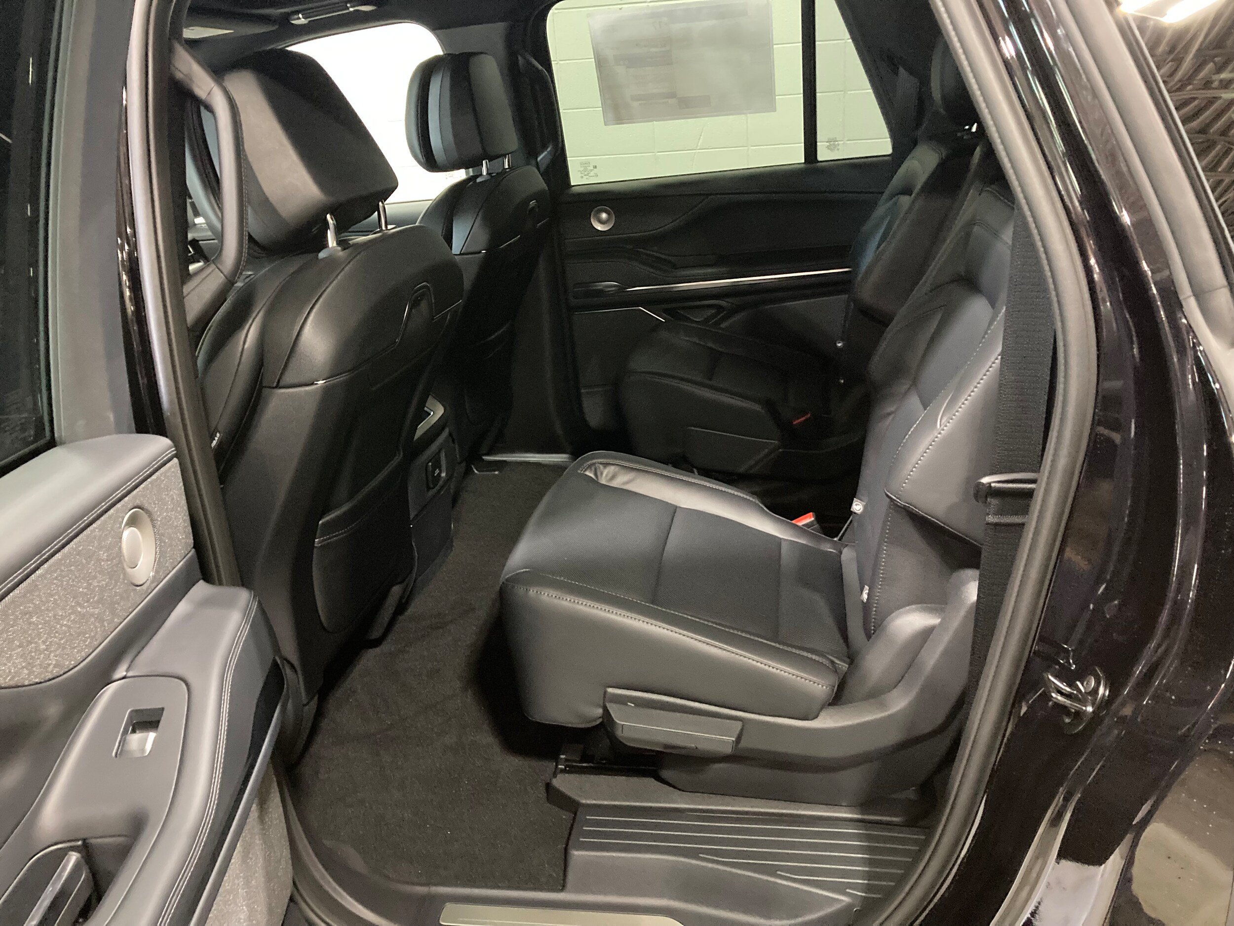Used 2026 Lincoln Navigator L Reserve w/ Jet Appearance Package AWD/4WD image 17