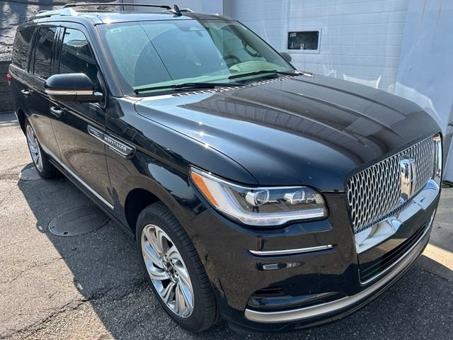 Used 2024 Lincoln Navigator Premiere AWD/4WD image 7