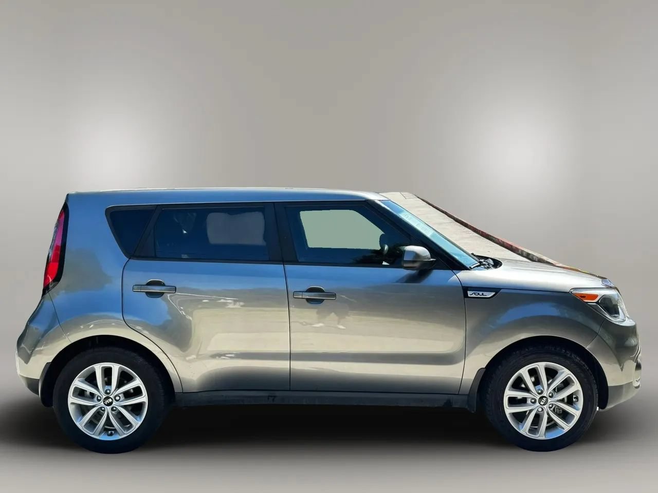 Used 2017 Kia Soul + FWD image 5