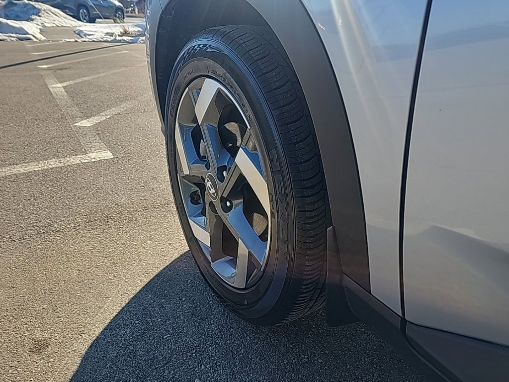 Certified 2023 Hyundai Venue SEL image 36