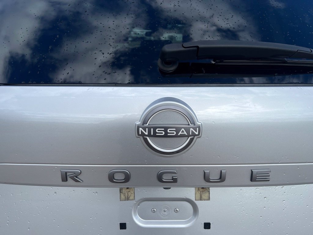 Used 2024 Nissan Rogue SV FWD image 11