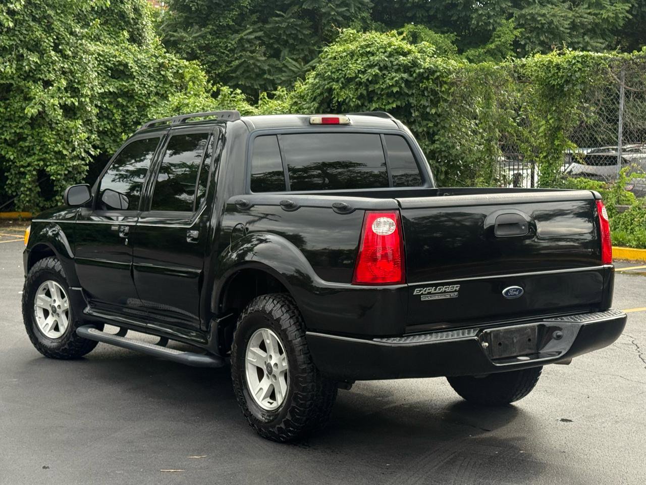 Used 2005 Ford Explorer Sport Trac 2WD image 3