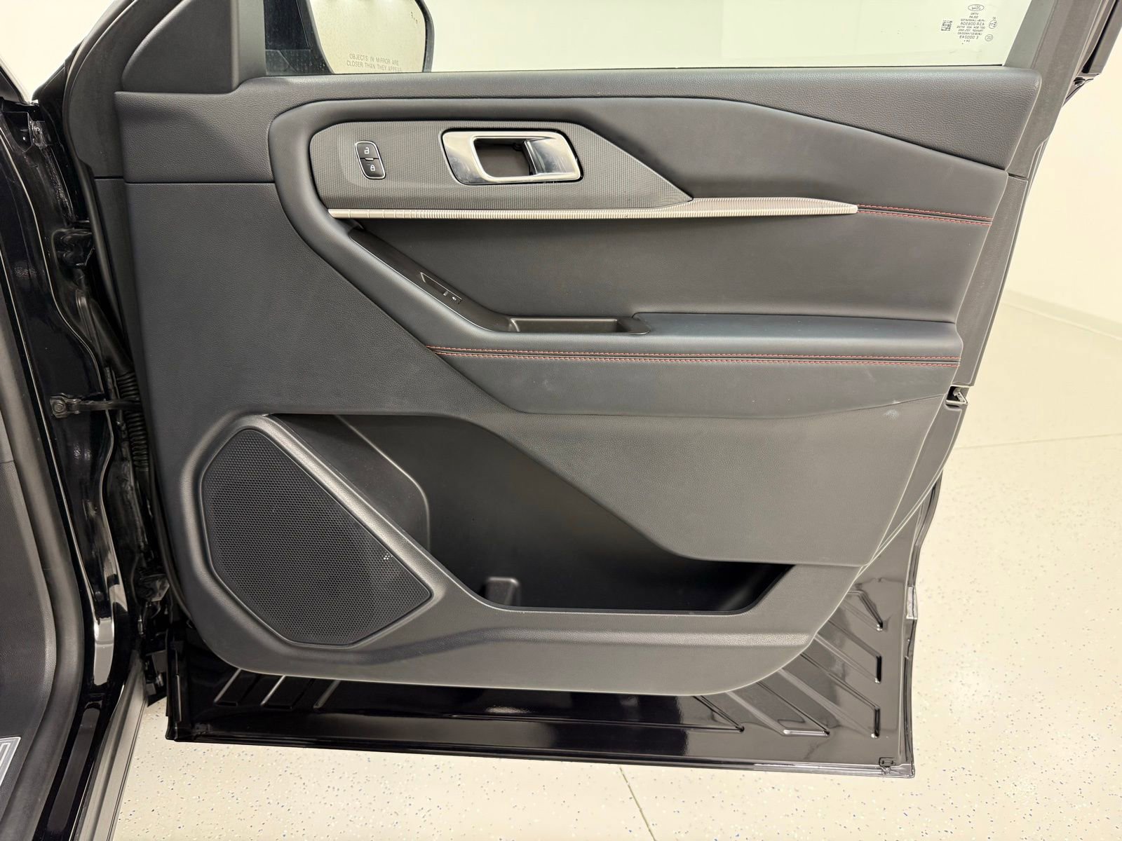 Used 2025 Ford Explorer ST-Line w/ ST-Line Street Pack image 28