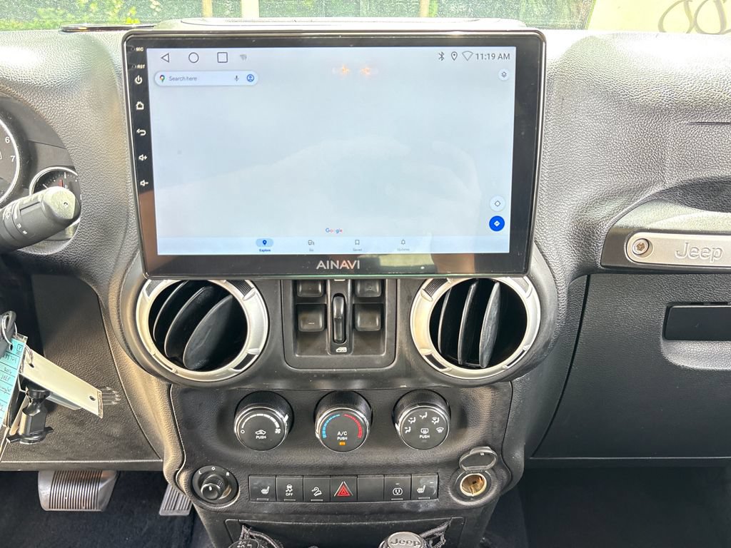 Used 2016 Jeep Wrangler Unlimited Sahara w/ Connectivity Group AWD/4WD image 24