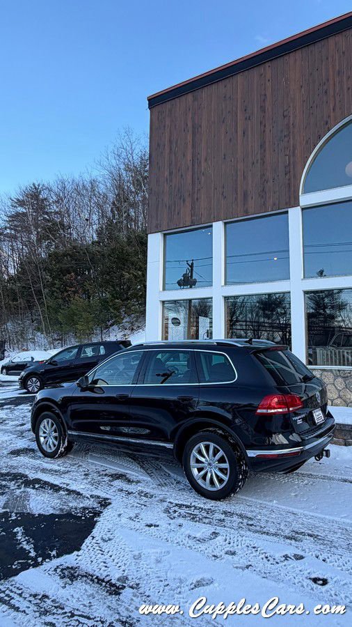 Used 2017 Volkswagen Touareg Sport AWD/4WD image 29