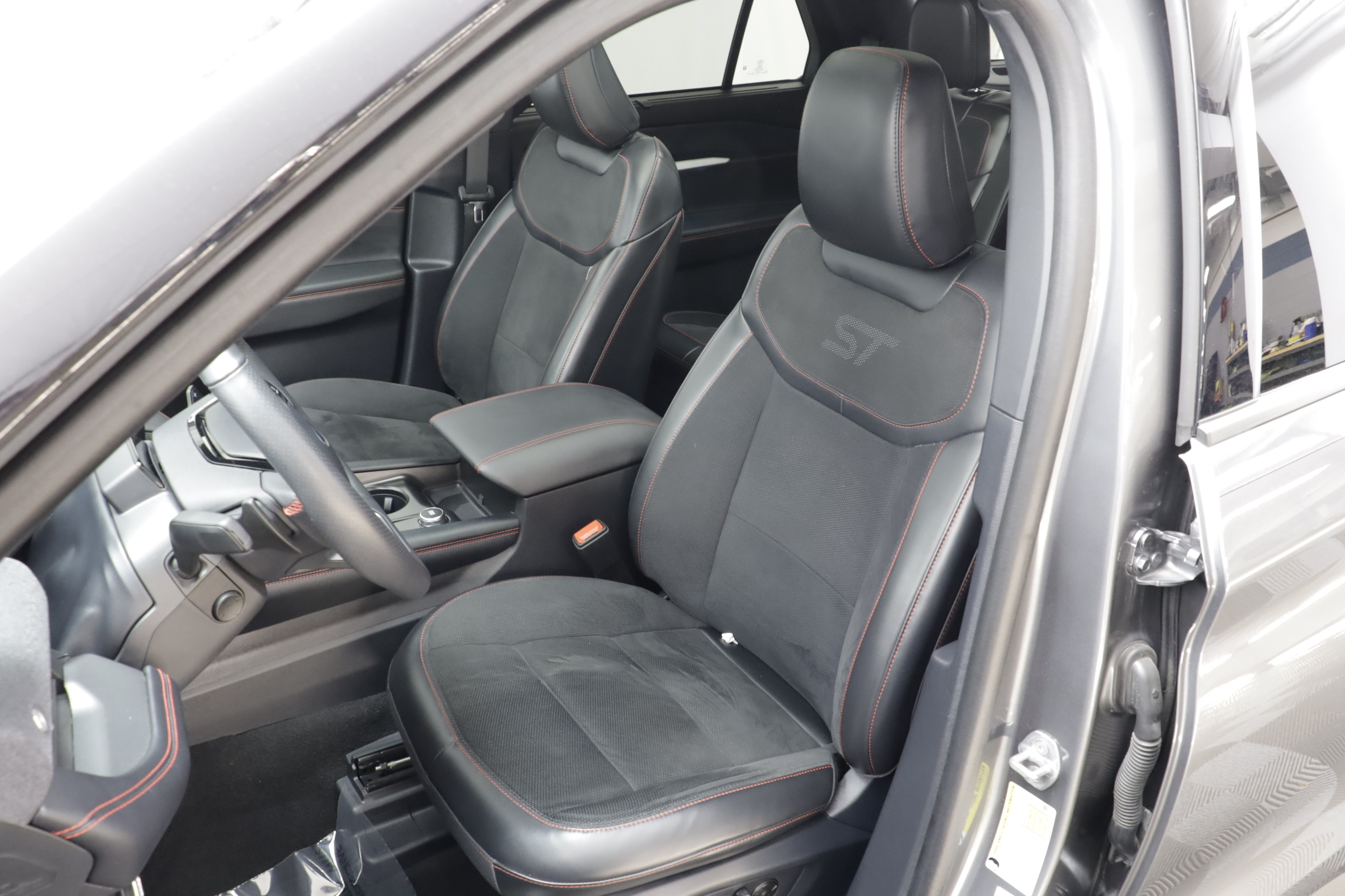 Used 2025 Ford Explorer ST AWD/4WD image 16